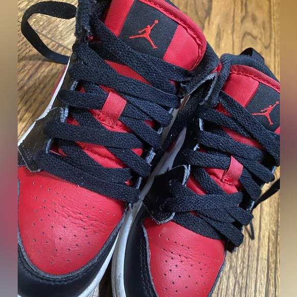 Nike Air Jordan 1 Sneakers - Picture 4 of 10